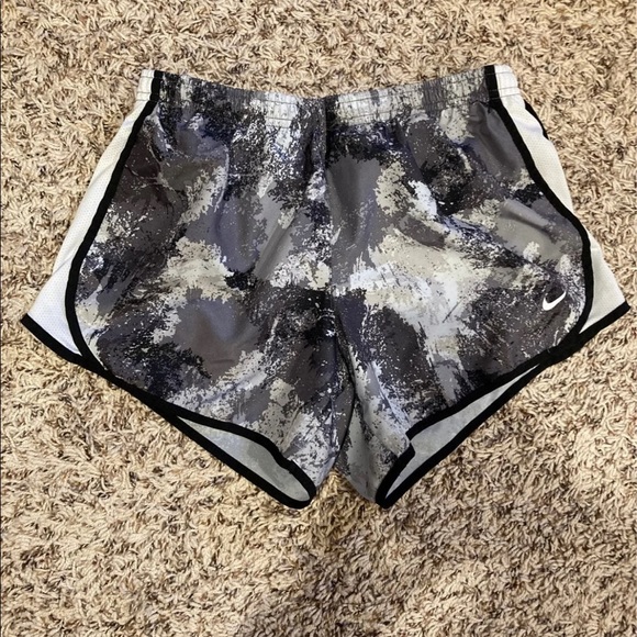 Girls Nike shorts - Picture 1 of 6